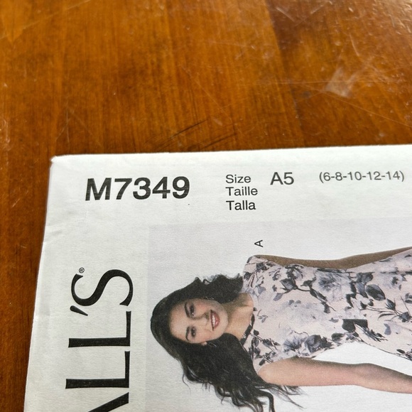 McCalls M7349- raglan sleeve flare dresses- 6 to 14 uncut - Picture 7 of 9